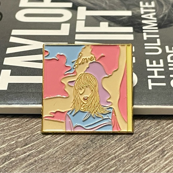 3/$25 Taylor Swift Pin - Picture 2 of 3